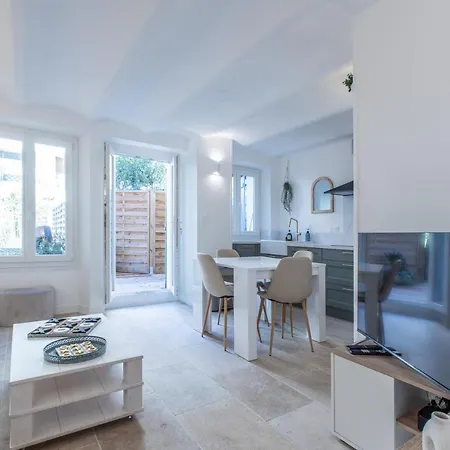 Three Bedrooms & Private Garden