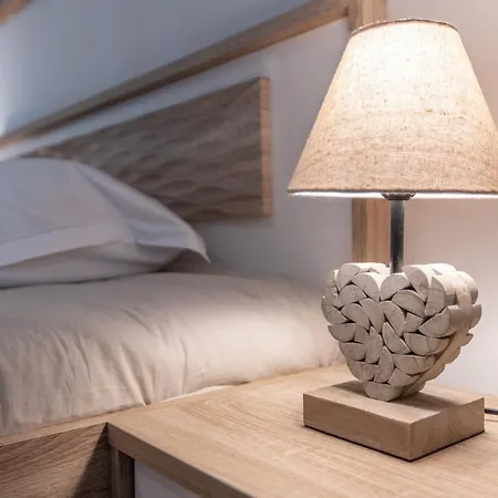 Three Bedrooms & Private Garden *
