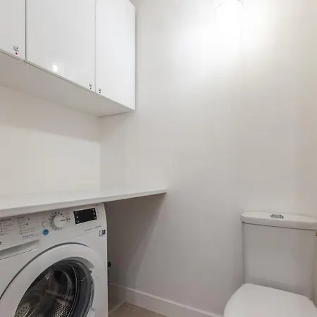Apartment Three Bedrooms & Private Garden *